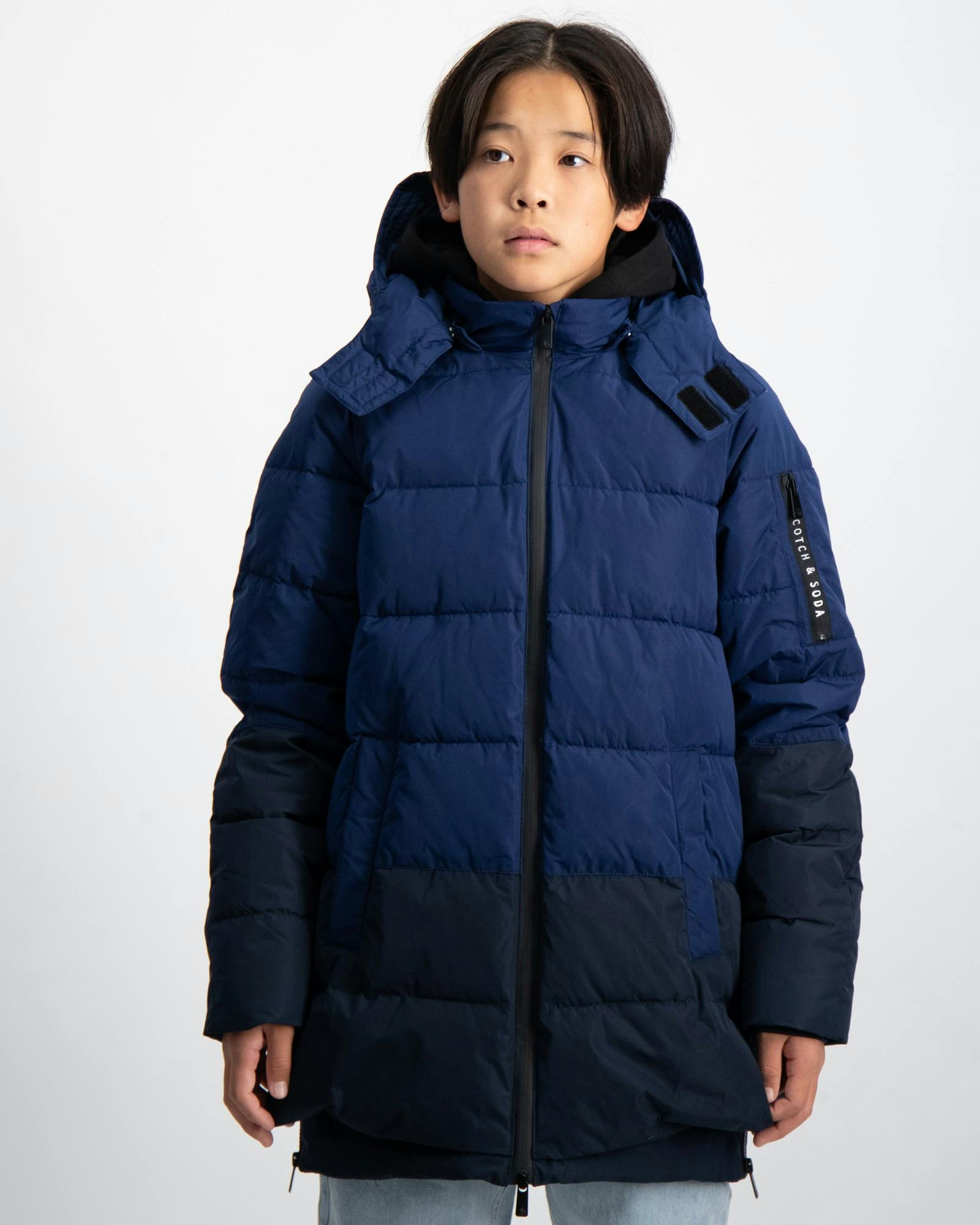 Mid-length water repellent padded jacket