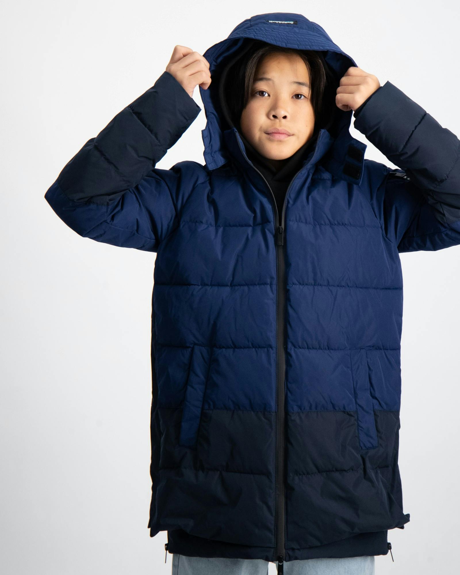 Mid-length water repellent padded jacket