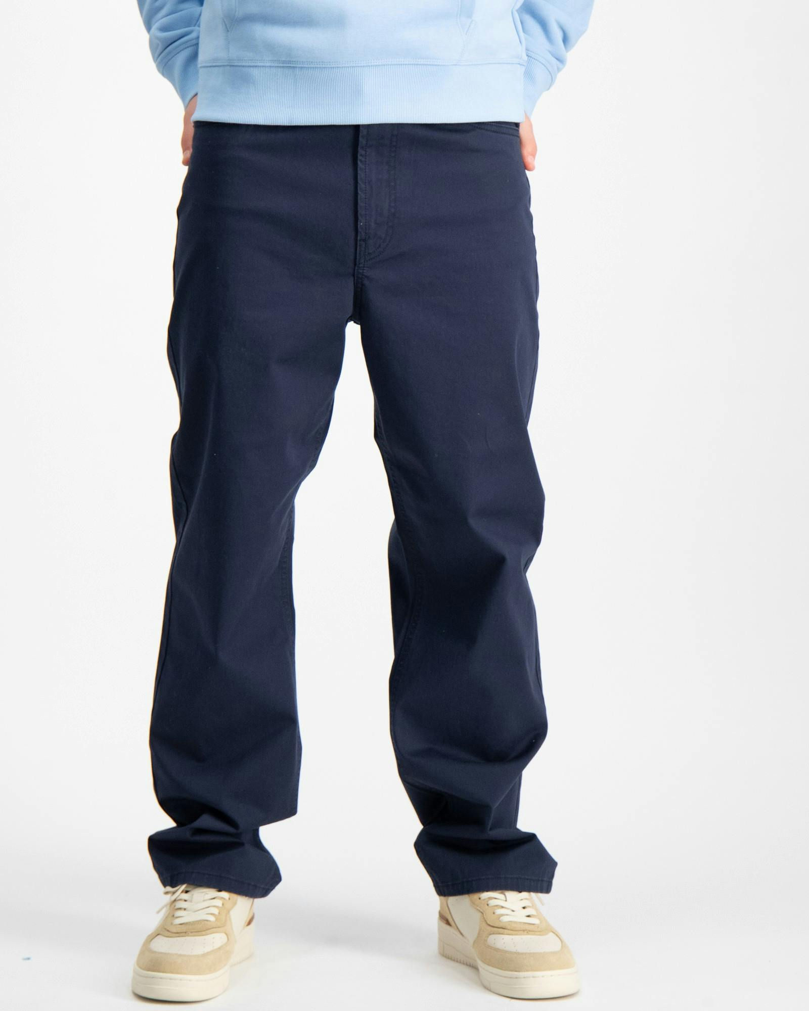LOOSE FIT CHINOS